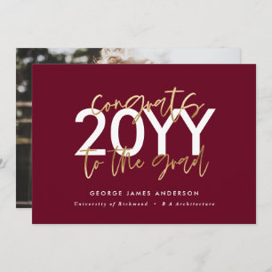 Invitation burgundy et or script moderne graduation photo