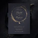 Invitation Cadeau céleste Moody Marine Elegant Mariage or<br><div class="desc">Le Celestial Waters Moody Dark Faire-part de mariage est un choix magnifique et élégant pour les couples qui aiment le thème céleste, la lune et les étoiles, le thème des galaxies. Avec un arrière - plan noir profond parsemé d'accents dorés (ce sont des effets numériques, pas de vrai papier d'aluminium...</div>