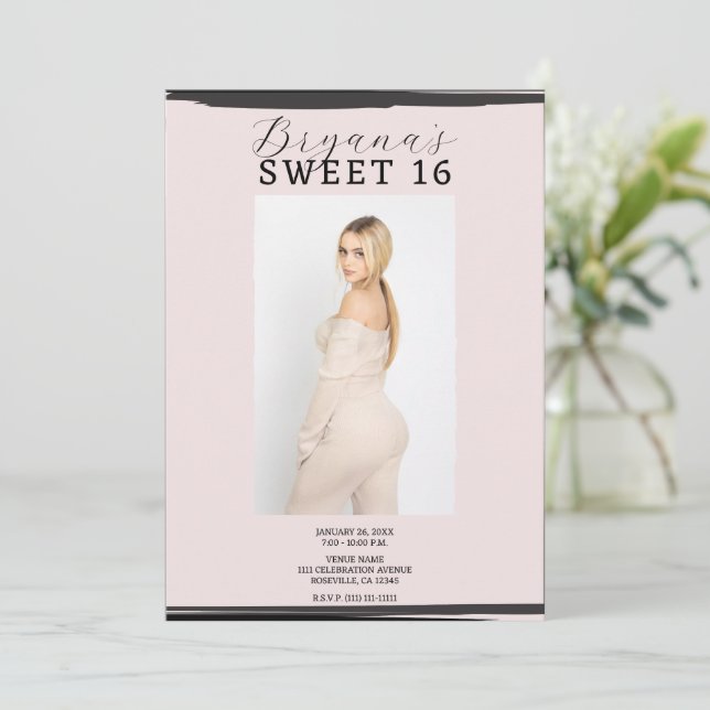 Invitation Cadre photo rose et noir tendance moderne Sweet 16 (Debout devant)