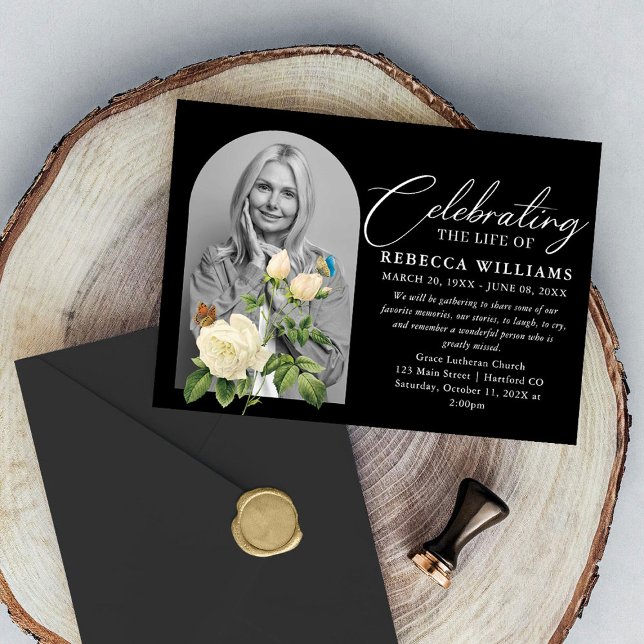 Invitation Calligraphie à fleurs blanches Célébration de la v (Créateur téléchargé)