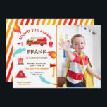 Invitation Camion d'incendie rouge photo de la fête d'anniver<br><div class="desc">Célébrez l'anniversaire de votre fils ou de votre fille avec ce mignon autocollant d'anniversaire casque d'incendie. Le casque rouge est à l'avant et au centre avec des rayures jaunes, rouges et oranges. Peut facilement être changé pour le premier anniversaire de votre enfant (ou n'importe quel âge !). Il suffit de...</div>