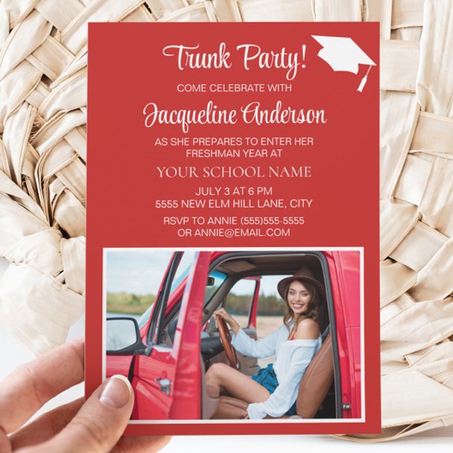 Invitation Capeau de remise des diplômes rouge et blanc Tronc (Red graduation Trunk Party photo invitation)