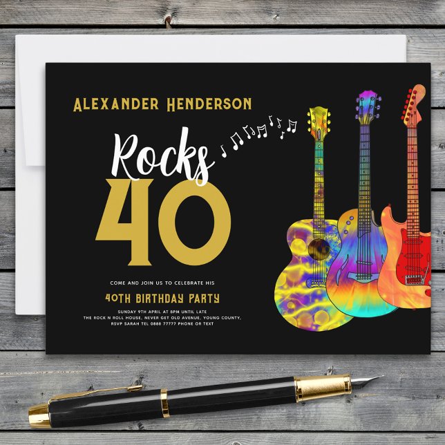 Invitation Carte Postale 40e Anniversaire Fête Musique Guitare Rocks 40 (Rock and roll black and gold 40th birthday party invitation with funky psychedelic guitar rocks 40)
