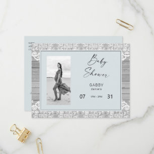 Invitation Carte Postale Baby shower en bois rustique et dentelle bleue