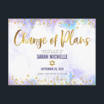 Invitation Carte Postale Changement de plan bat mitzvah Aquarelle violet d'<br><div class="desc">Assurez-vous que tous vos amis et parents pourront encore célébrer le Bat mitzvah d’étape de votre fille, quelles que soient les circonstances imprévues dans le monde. Envoyez cette fausse feuille et des points de parties scintillant en or brillant, modernes et étonnants, et un script de typographie contre arrière - plan...</div>