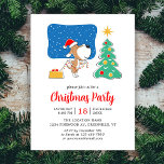 Invitation Carte Postale Christmas Tree mignonne Chien Chien Chien Santa Ha<br><div class="desc">Cette carte postale d'invitation à Noël présente une illustration de dessin animé de mignonette vêtue d'un chapeau de Père Noël. Petit chien drôle tient des lumières de décoration essayant de trouver l'endroit pour eux sur le sapin de Noël. L'invitation peut être facilement personnalisée avec vos informations spéciales de fête de...</div>