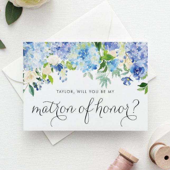 Invitation Carte Postale Demoiselle d'honneur au bouquet d'hortensia bleu e (Blue hydrangea and white rose matron of honor card with greenery accents for romantic weddings.)