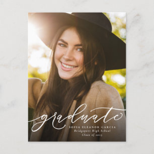 Invitation Carte Postale Écriture moderne graduation photo simple