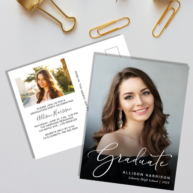 Invitation Carte Postale Élégant Script Photo Graduation Party (An elegant photo graduation party invitation postcard to celebrate the graduate's achievements)