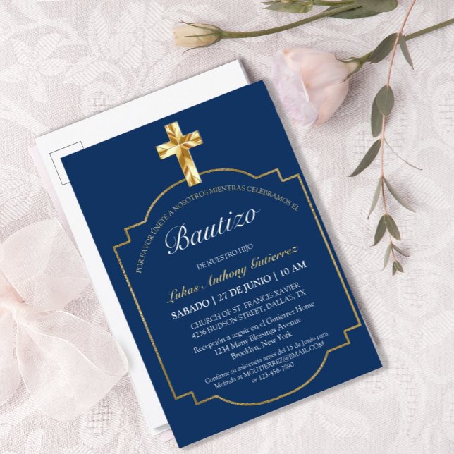 Invitation Carte Postale Elegante Bautismo de Niños Con Cruz Dorada Azul (ELEGANT SPANISH LANGUAGE NAVY BLUE GOLD CROSS BAUTIZO INVITATION POSTCARD)