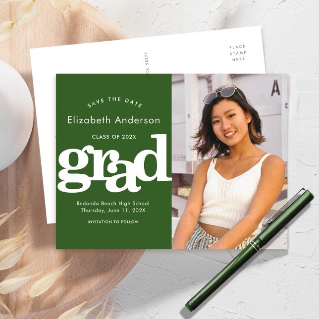 Invitation Carte Postale Enregistrer la date de graduation verte photo en g (Créateur téléchargé)