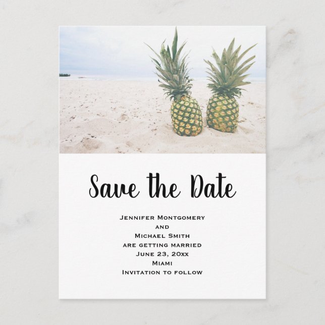 Invitation Carte Postale Photo de 2 ananas sur une plage Enregistrer la dat (Devant)