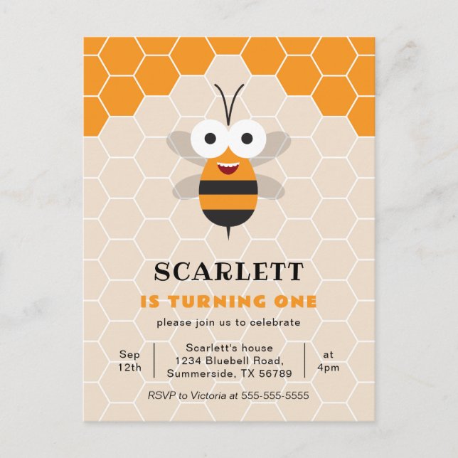 Invitation Carte Postale Premier anniversaire mignonne Miel Bee Honeycomb (Devant)