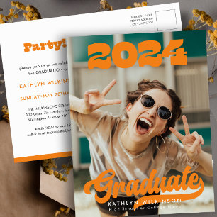 Invitation Carte Postale Retro Bold Typographie Tendance Photo Fun Graduati