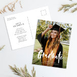 Invitation Carte Postale Simple Moderne Calligraphie Photo Graduation<br><div class="desc">Ce faire-part de remise de diplômes comprend une grande photo avant complète avec superposition de calligraphie moderne et détails de la fête de remise de diplômes à l'arrière.</div>