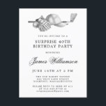 Invitation Carte Postale SurPRISE Party 40e Anniversaire Golf Thème<br><div class="desc">Elégante invitation d'anniversaire en noir et blanc pour un golfeur. Le top de l'invitation est décoré d'accessoires de golf - un club de golf, balle de golf, casquette et gants. L'aquarelle crée une esthétique traditionnelle et classique. Parfait pour un bain d'anniversaire au club ou un jardin barbecue. Tout le texte...</div>