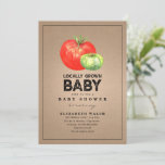 Invitation Carton d'aquarelle de Baby shower cultivé localeme<br><div class="desc">Le marché rustique des fermiers s'est inspiré du thème du baby shower neutre pour les femmes avec une tomate rouge et verte sur un arrière - plan inspiré par les cartons avec du texte noir.</div>