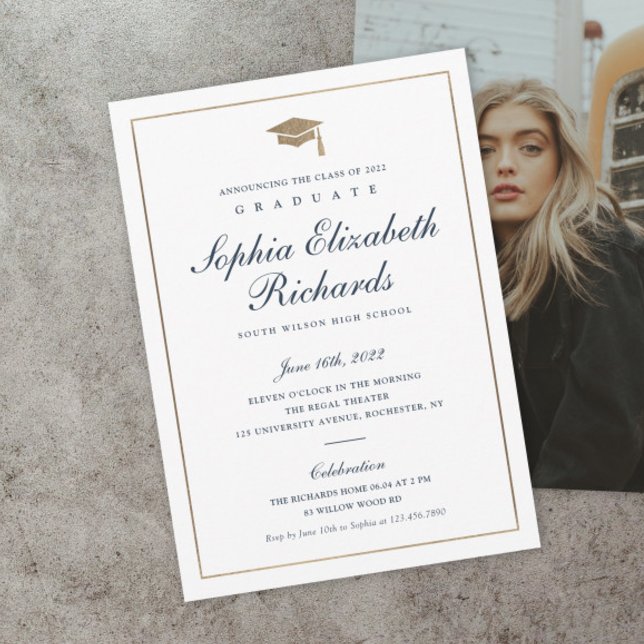 Invitation Carton d'invitation classique à photo avec écritur (Classic navy blue and gold script formal photo graduation invitations.)
