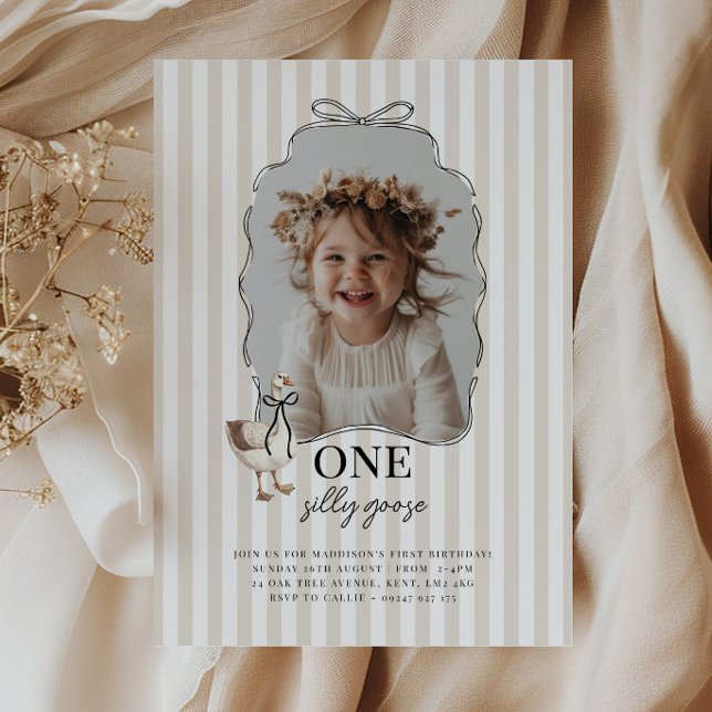 Invitation Carton d'invitation pour le 1er anniversaire de Be (Zazzle Beige One Silly Goose 1st Birthday Invitation)