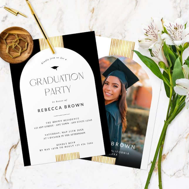 Invitation Célébration en Noir & Or : Graduation photo modern (Front and Back of a modern arch photo graduation party invitation in black, white and gold.)