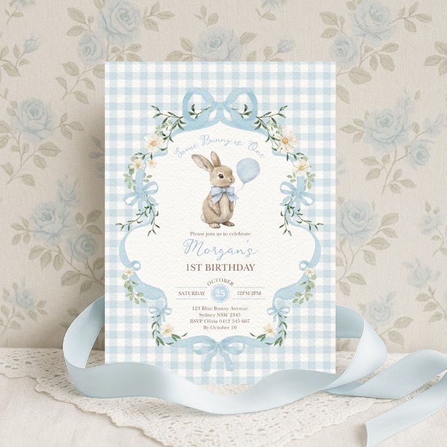 Invitation Certains Lapin a un Ruban Bleu Gingham pour son 1e (Créateur téléchargé)