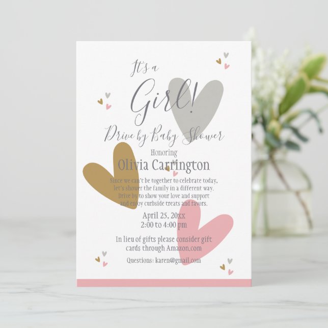 Invitation C'est une FILLE Pink Hearts Drive By Baby shower (Debout devant)