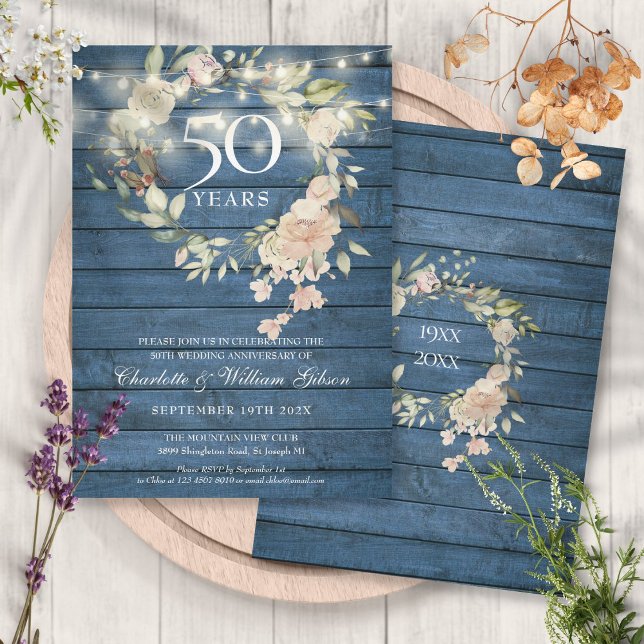 Invitation Chaîne de bois bleu éclaire le 50e anniversaire de (Blue Wood String Lights Floral 50th Anniversary Invitation)