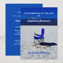 Chaise Bleue Solitaire dans le Sable, Célébration