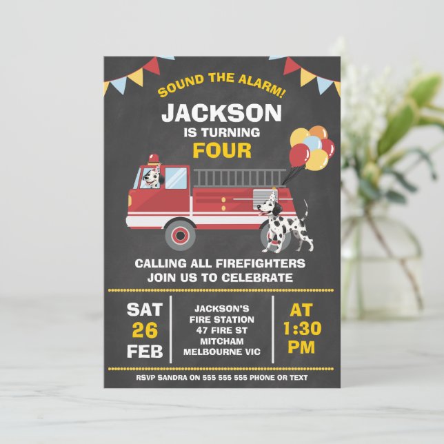 Invitation Chalkboard Red Firefighter Fire Engine Anniversair (Debout devant)