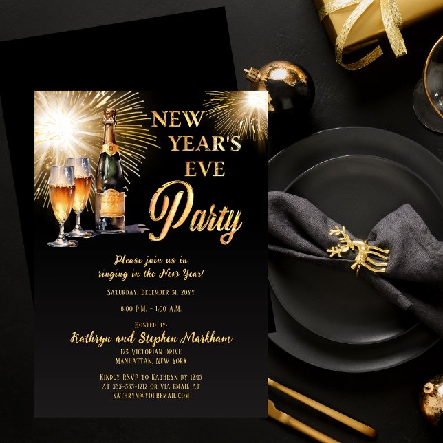 Invitation Champagne Feu d'artifice Noir Or Nouvel An Soirée (Champagne with Glasses and Fireworkds Black and Gold Tone New Year's Eve Party Invitation)