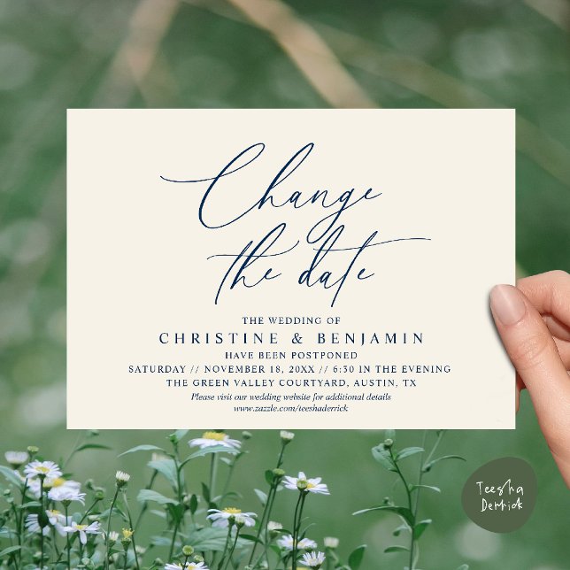 Invitation Changement de date de mariage élégant en écriture  (Elegant Script Change the Date Wedding Postponement Invitation Card in Navy Blue Ivory)
