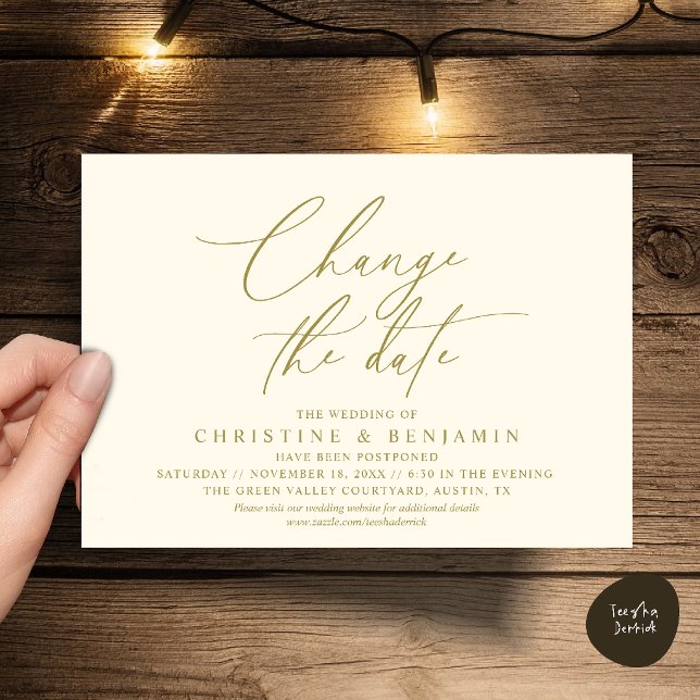 Invitation Changement de Date de Mariage Élégant Reporté  (Elegant Script Change the Date Wedding Postponement Invitation Card in Yellow Cream Gold)