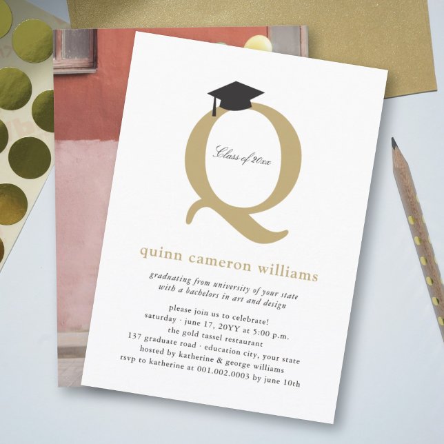 Invitation Chapeau de remise des diplômes initiale dorée chic (Créateur téléchargé)