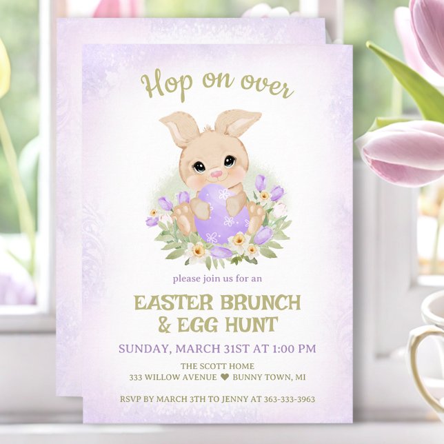 Invitation Chasse aux oeufs de Brunch de Pâques Lapin mou pou (Easter Brunch Egg Hunt Purple Cute Bunny Invitation)