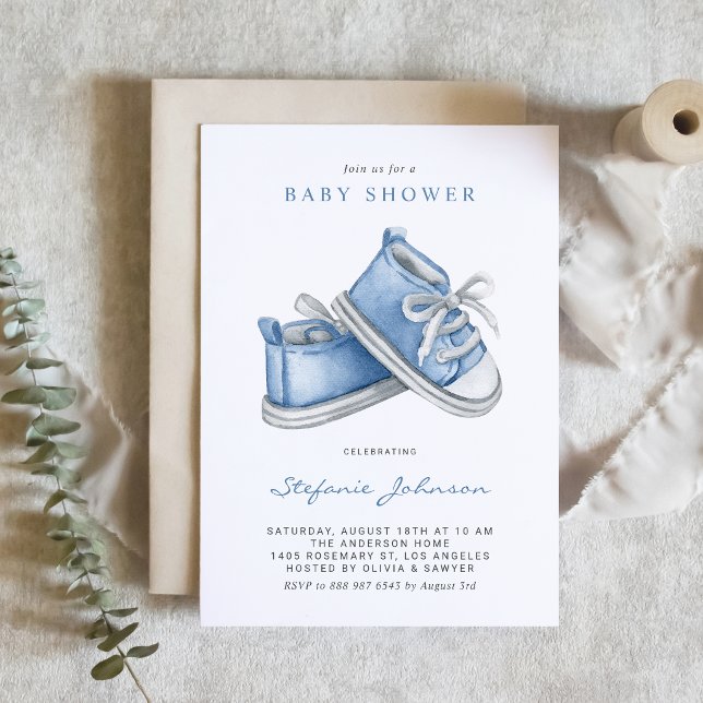 Invitation Chaussures bébé bleu aquarelle Code QR Baby Shower (Blue baby booties and a QR code make this baby shower invitation sweet and convenient.)