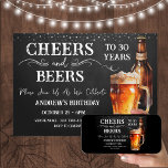 Invitation Cheers and Beers 30e anniversaire Rustic<br><div class="desc">Salutations et bières Invitations d'anniversaire. Facile à personnaliser. Tout le texte est ajustable et facile à changer pour vos besoins de partie. Tableau de bord et éléments arrière - plans rustiques. Fun Chalkboard tourbillonne et fleurit. Boue à bière aquarelle. Invitations pour lui. Barre ou jardin barbecue design anniversaire. N'importe quel...</div>