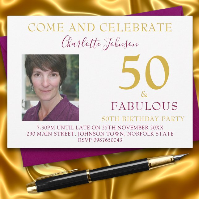 Invitation Chic 50 ans et Fabulueuse Photo 50e Anniversaire (50 and fabulous elegant 50th birthday party invitation with photo template gold and purple)