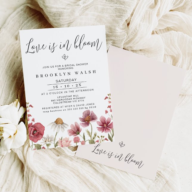 Invitation Chic Amour Fleur sauvage dans la Fête des mariées  (Sweet wildflower themed love is in bloom bridal shower invitation with a modern calligraphy heading)