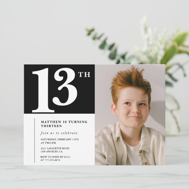 Invitation chic anniversaire 13 ans Noir Blanc Pho (Debout devant)