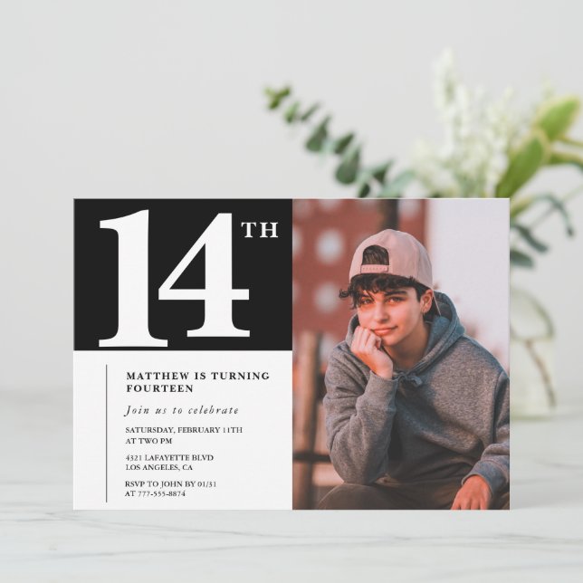Invitation chic anniversaire 14 ans Noir Blanc Pho (Debout devant)