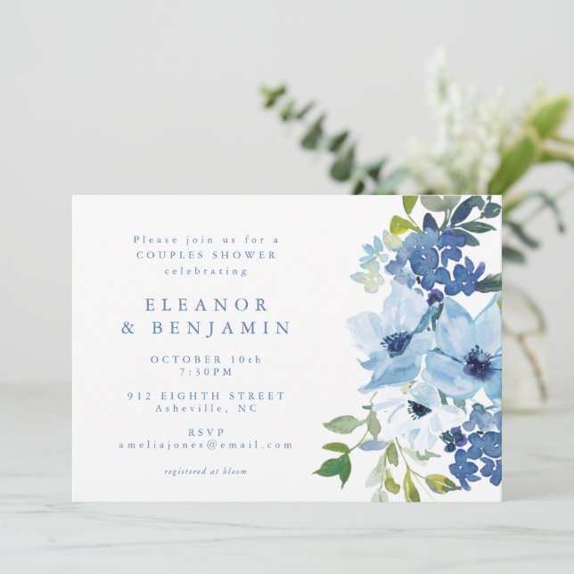 Invitation Chic Bleu Aquarelle Floral Couples Douche (Debout devant)
