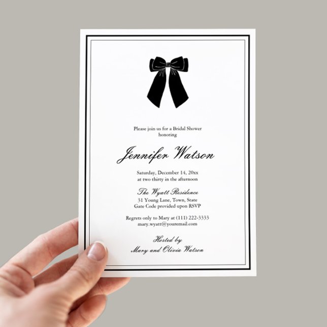 Invitation Chic Bow Noir Et Blanc Vieux Argent Fête des marié (Classy black bow Old Money aesthetic bridal shower invitation with elegant border and calligraphy)