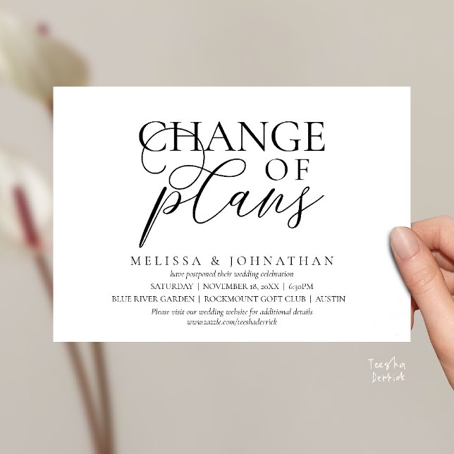 Invitation Chic Faire-Attendre Mariage Changement De Plans Ty (Chic Typographic Wedding Postponement Change of plans Date Change Invitation Card in Black and White)