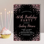Invitation Chic moderne Rose Parties scintillant or noir 60e<br><div class="desc">Chic Elegant Moderne Sparkle Rose Parties scintillant d'or Black 60th Birthday Invitation. Cette invitation à la fête d'anniversaire de la Fille du 60e adulte (pour elle, n'importe quel âge) présente un élégant script de calligraphie écrit à la main et un cadre de parties scintillant en diamant d'or rose sur arrière...</div>