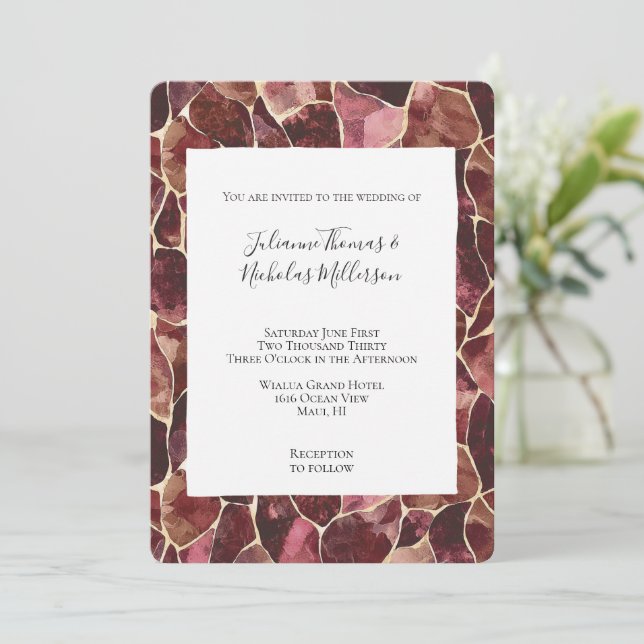 Invitation Chic rouge de Bourgogne Mariage Abstrait (Debout devant)