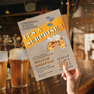 Invitation Chic Simple Cheers & Beers C'est une fête surprise