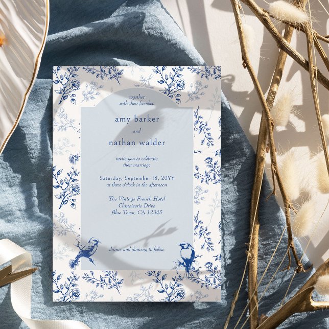 Invitation Chinoiserie Bleu et Blanc Élégant Mariage Vintage (Elegant Blue Floral Wedding Invitation from the Chinoiserie Wedding Collection by Darling & May)