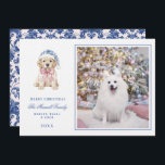 Invitation Chiot rose et bleu de Noël Chinoiserie<br><div class="desc">Cette carte de Noël a un design préppant grand-millénaire avec un Chiot de Noël dans un chapeau de Santa Chinoiserie bleu et blanc et un arc rose. Le bas a un texte bleu qui dit "Joyeux Noël". Vous pouvez personnaliser avec un nom et une année. Le dos a un motif...</div>