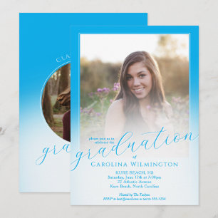 Invitation Ciel Moderne Ombre Bleu Script Photo Diplômé