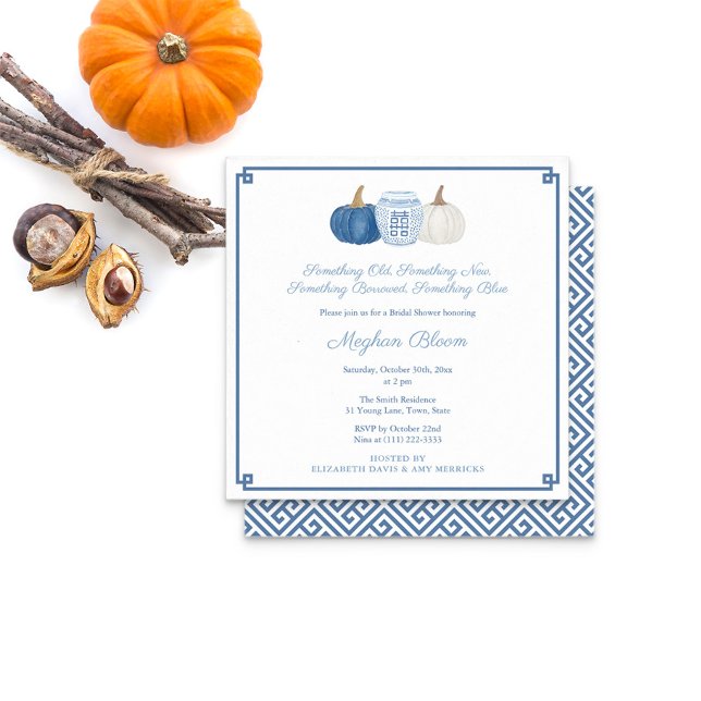 Invitation Citrouille d'automne quelque chose de bleu chic Fê (Something Blue Bridal Shower Invitation featuring blue and white pumpkins and ginger jar. )
